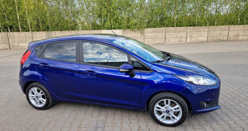 Ford Fiesta cena 27900 przebieg: 107000, rok produkcji 2016 z Gniezno małe 172
